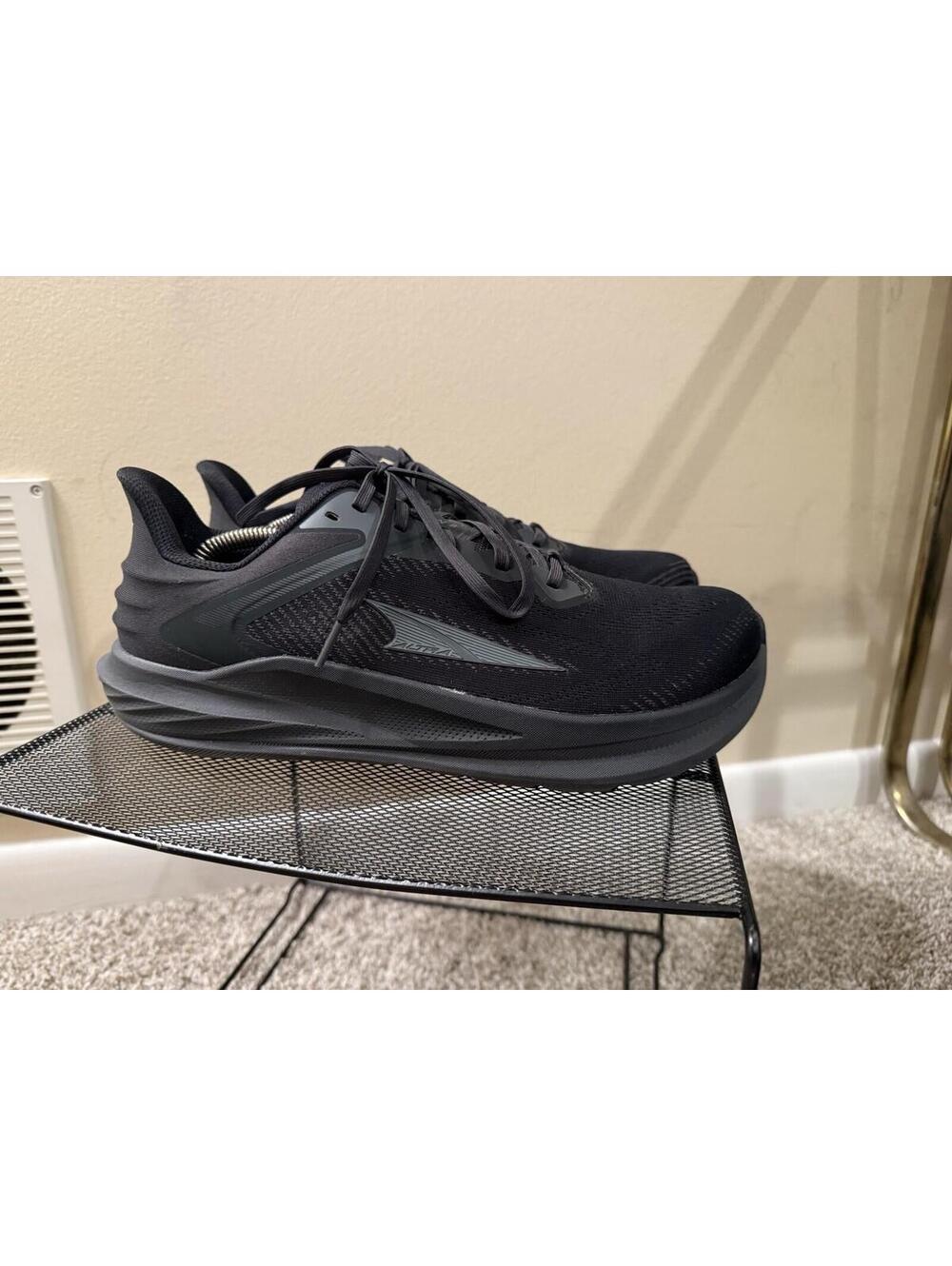 Altra Torin 8 Running Shoes Sneakers - Men’s 11 - Black
